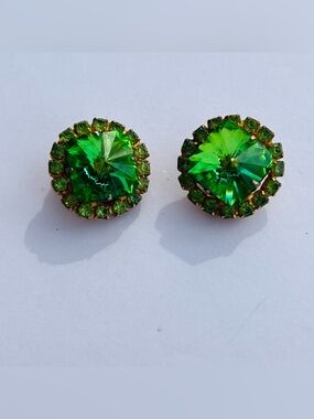 Vintage Emerald Green Rhinestone Clip On Earrings | Gold Tone Statement